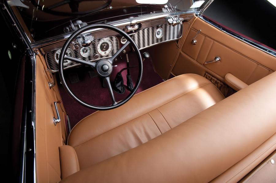 Интерьер Auburn 852 SC Convertible Coupe 1936 года  (фото 3 из 50)
